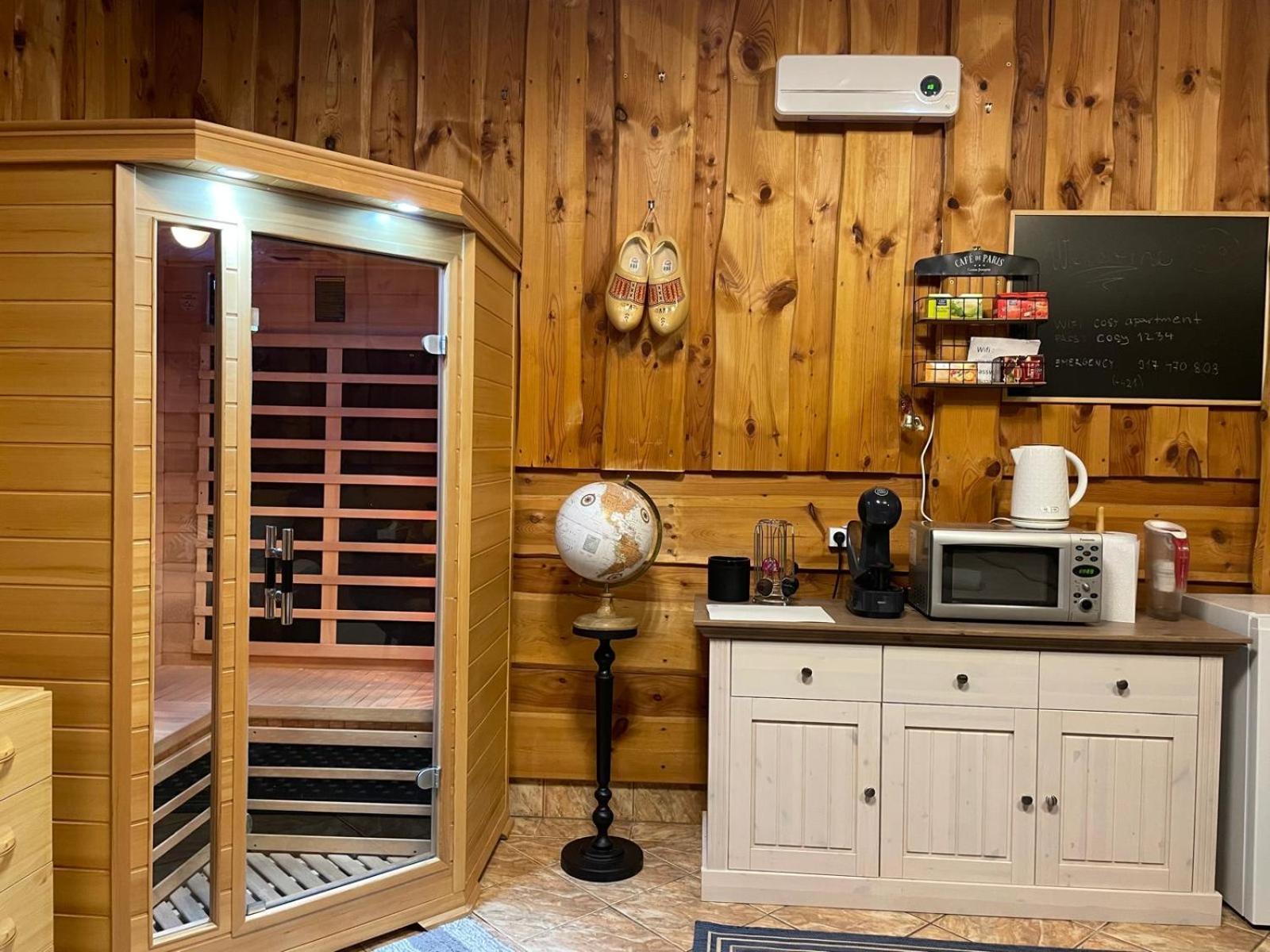 Cosy Apartment In Family Compound Turany Buitenkant foto